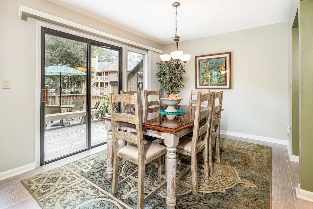 2br W/ Deck & Pool - Near The Beach 2 Bedroom Condo
