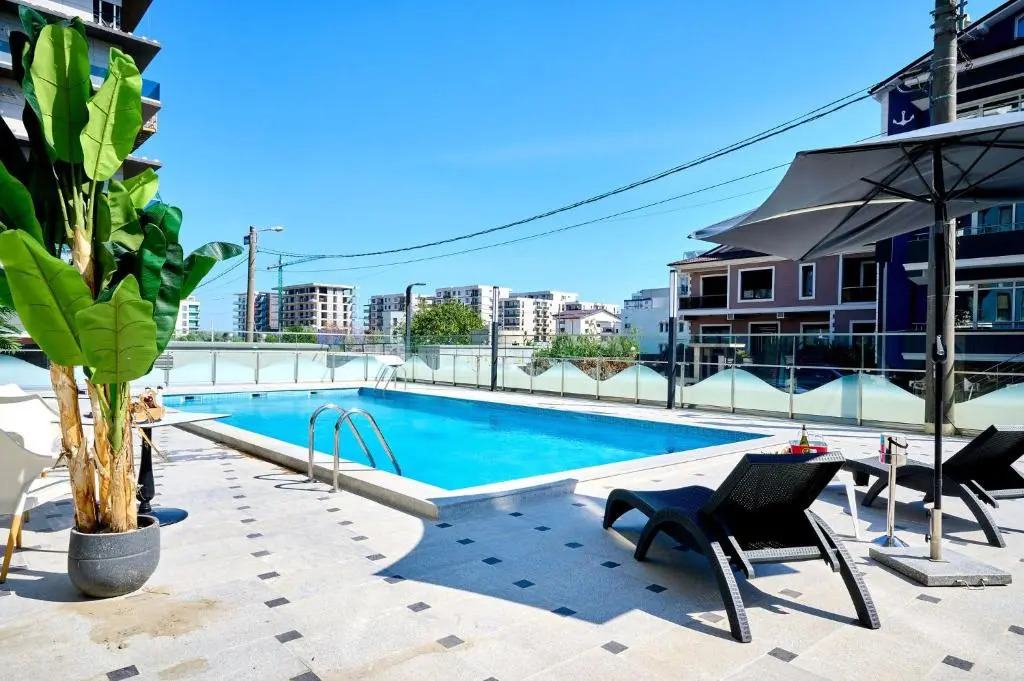 Sunflower 2BR Apartment in Nord10- parking n pool