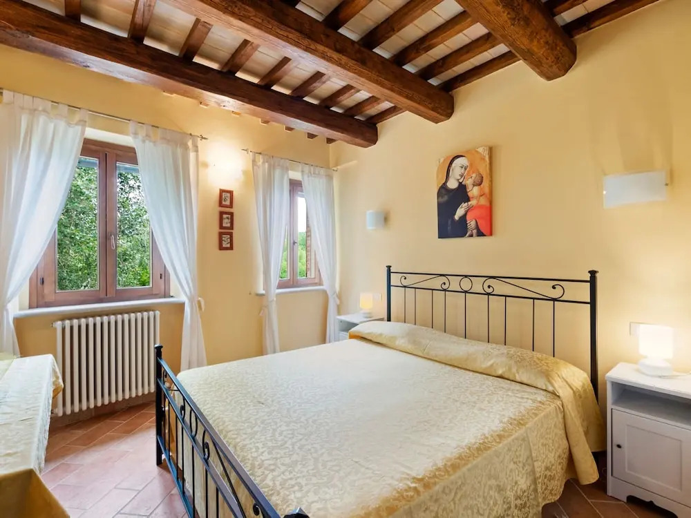 Beautiful Villa in Belforte allIsauro with Swimming Pool