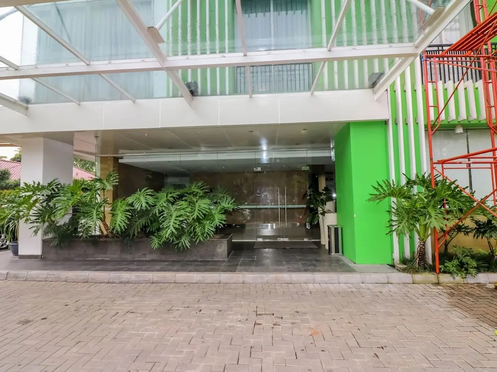 NIDA Rooms Tebet Pancoran Statue Dukuh Patra Raya