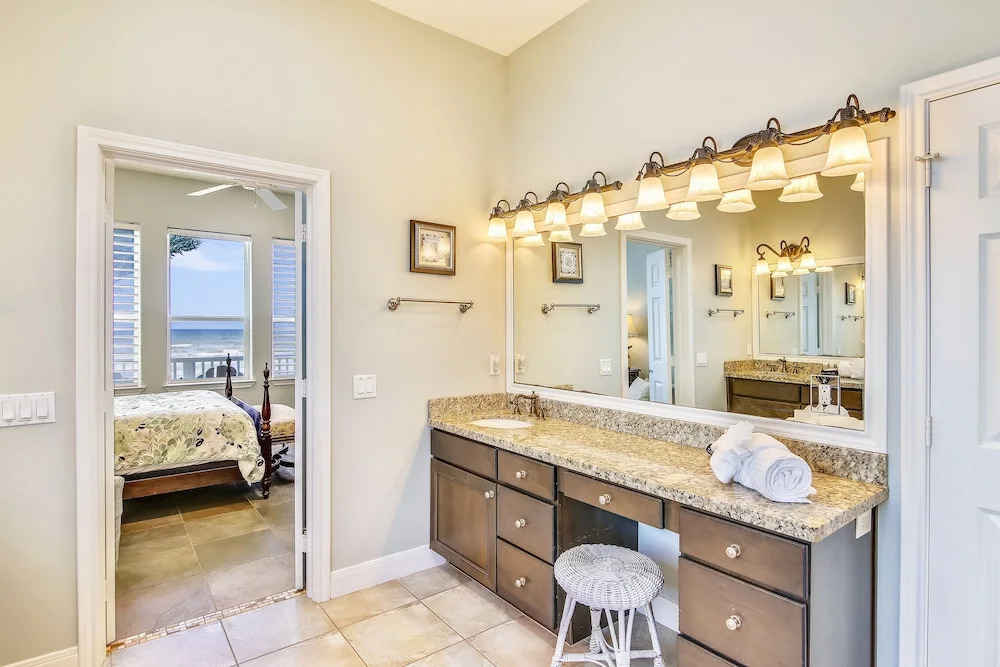 Kathie's Beachfront Kottage 5 Bedroom Home