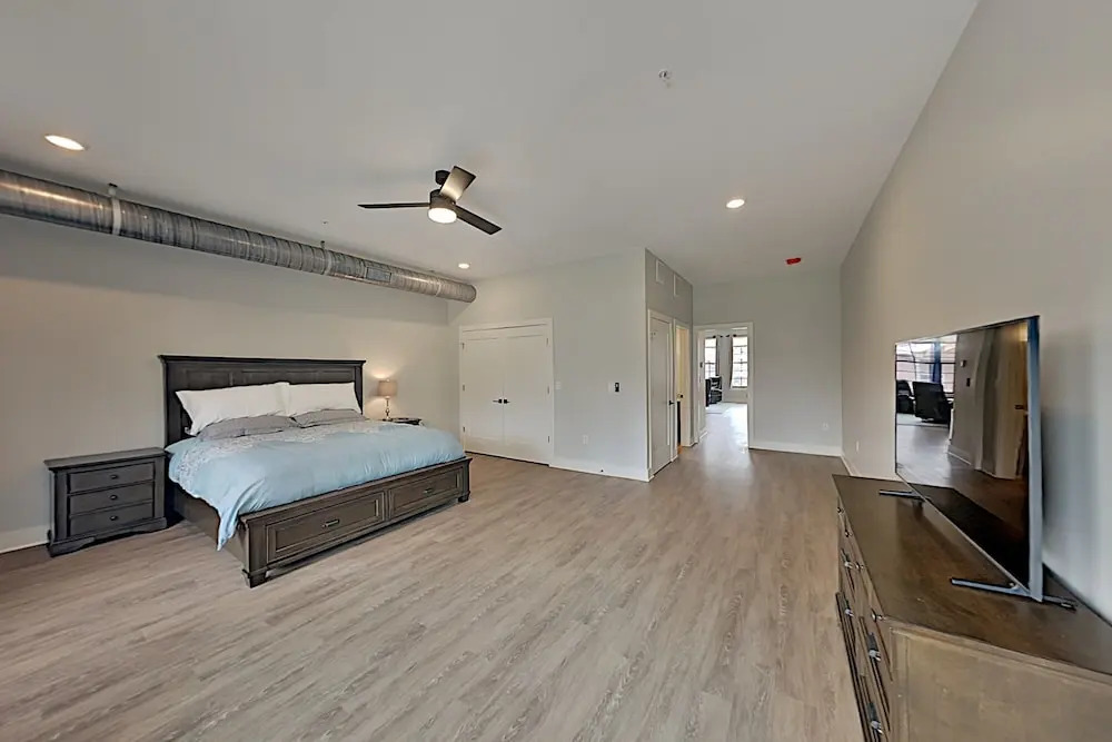 Chic : Walk To Dining, Shops, Entertainment 1 Bedroom Condo