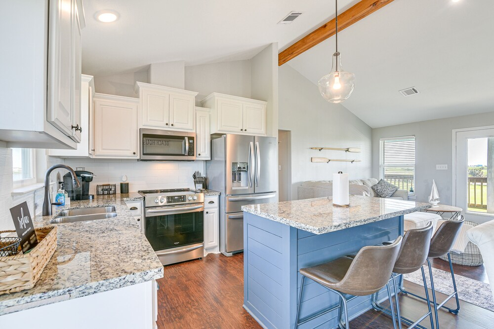Near Beach Access: Galveston Home w/ Grill & Patio