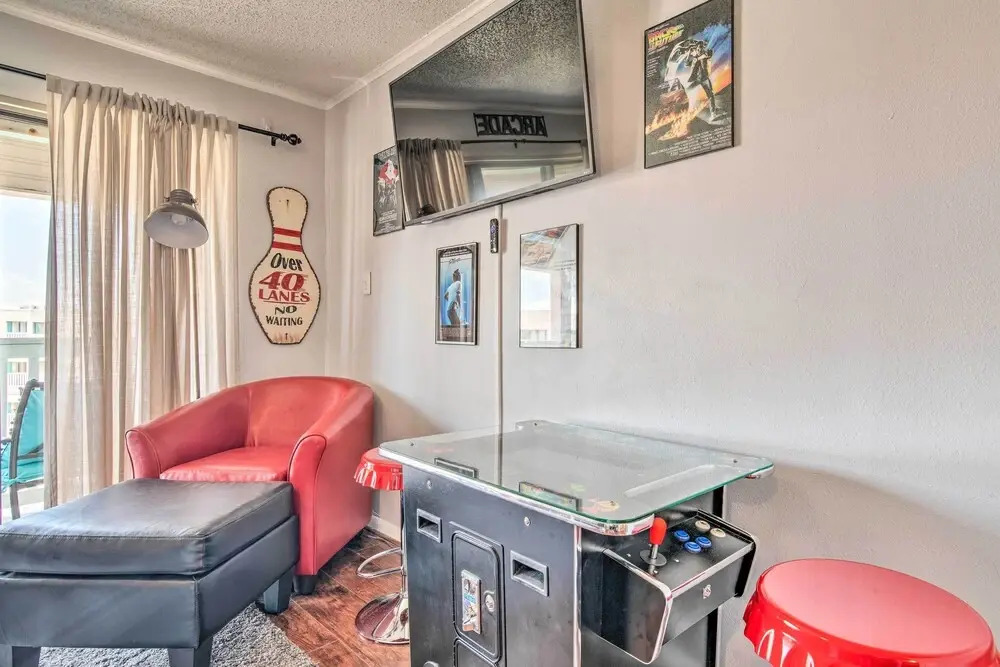 Beachfront Corpus Christi Condo w/ Arcade Room!