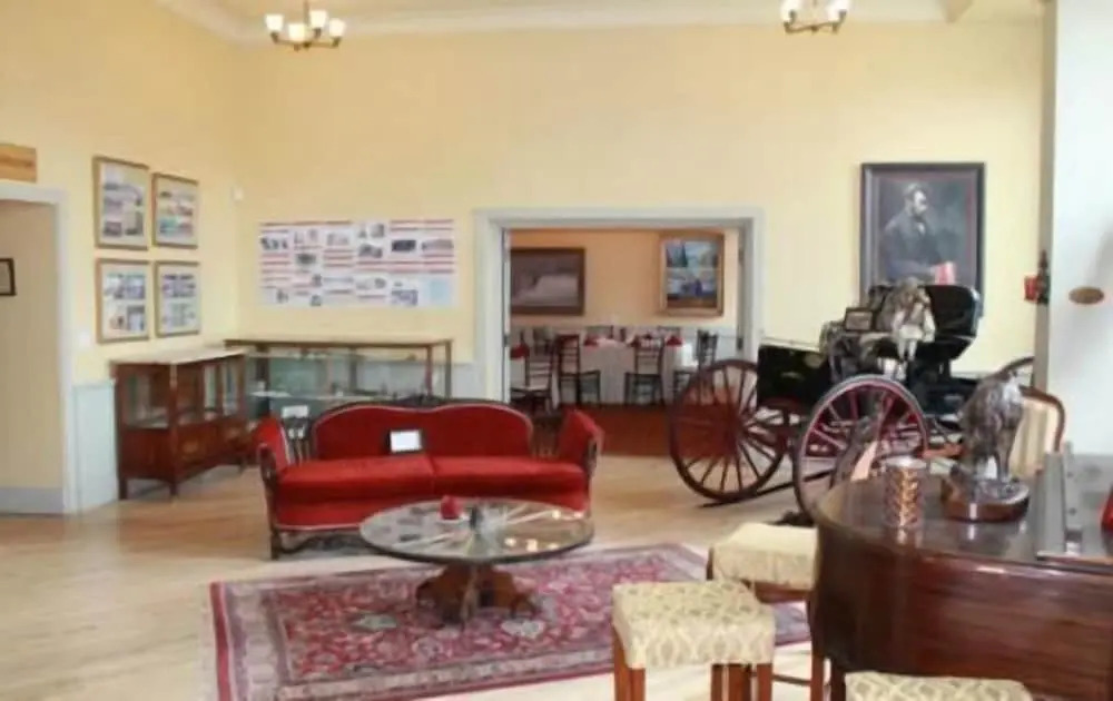 Windsor Hotel & Restaurant
