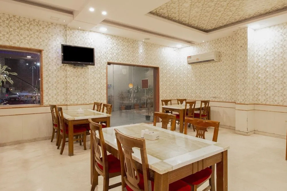 Capital O 40904 Hotel Satish Executive