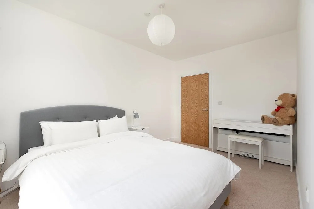 Modern 2 bed for 4 Guests - 15 Mins to LDN Bridge!