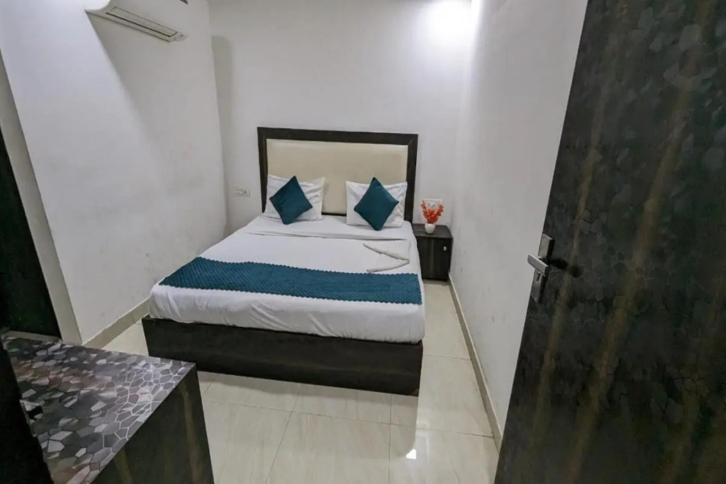 Hotel Raaso Inn - Couple Friendly