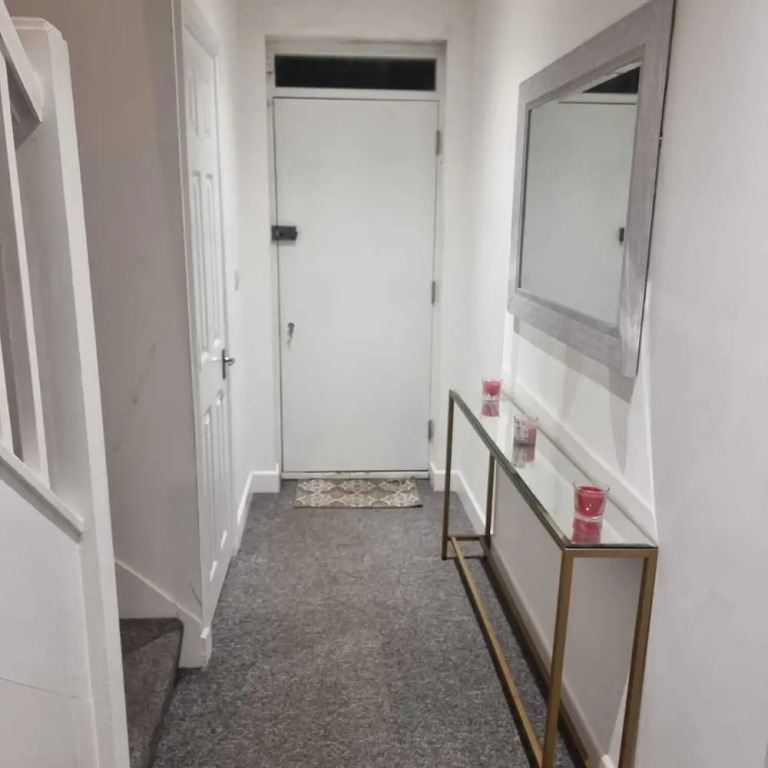 Charming 4-bed House in Enfield North London