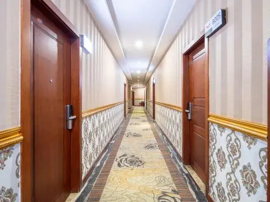 Chongqing Dihong Hotel (Three Gorges Square High-speed Railway Station)