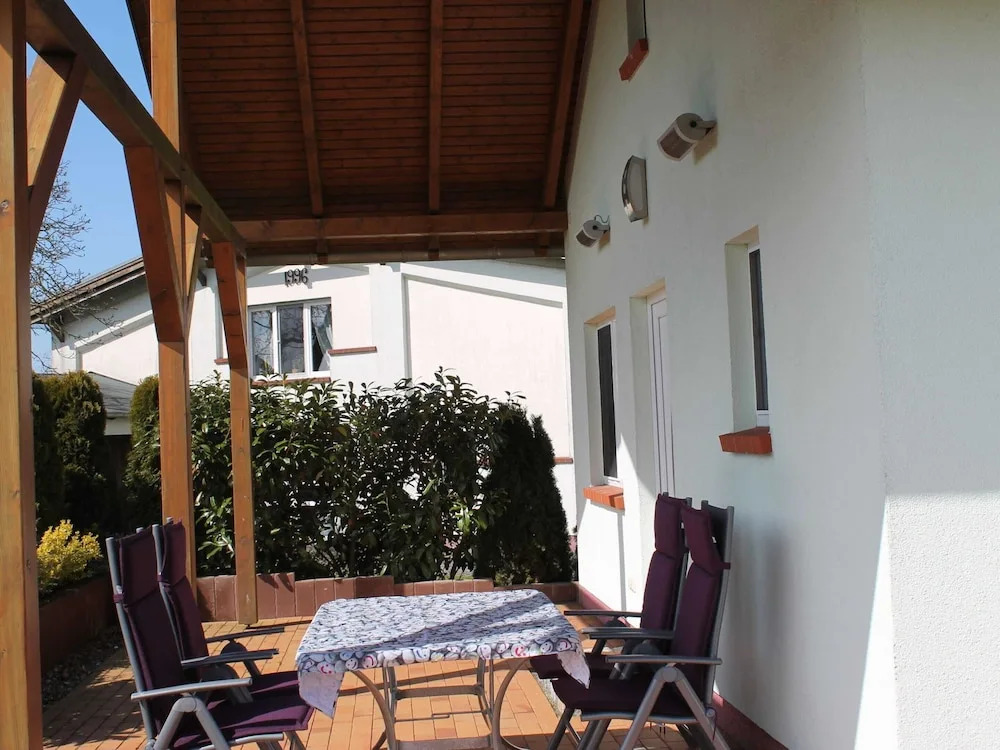 Sunny Holiday Home With Fenced Garden