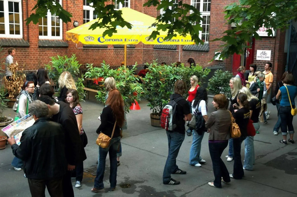 Three Little Pigs Hostel - Your Berlin Castle