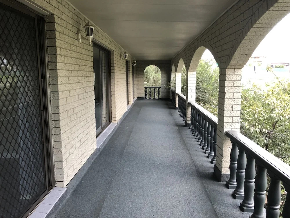 Warrawong holiday big home