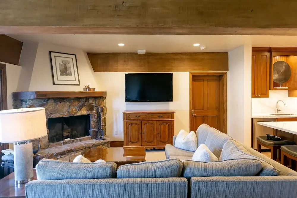 Luxury Four Bedroom Suite with Three Hot Tubs