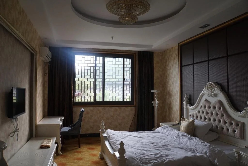 Dadongshan Holiday Inn