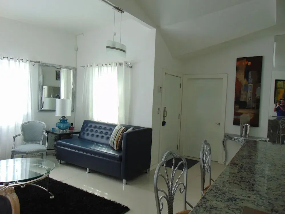 Modern Townhome Prime Location
