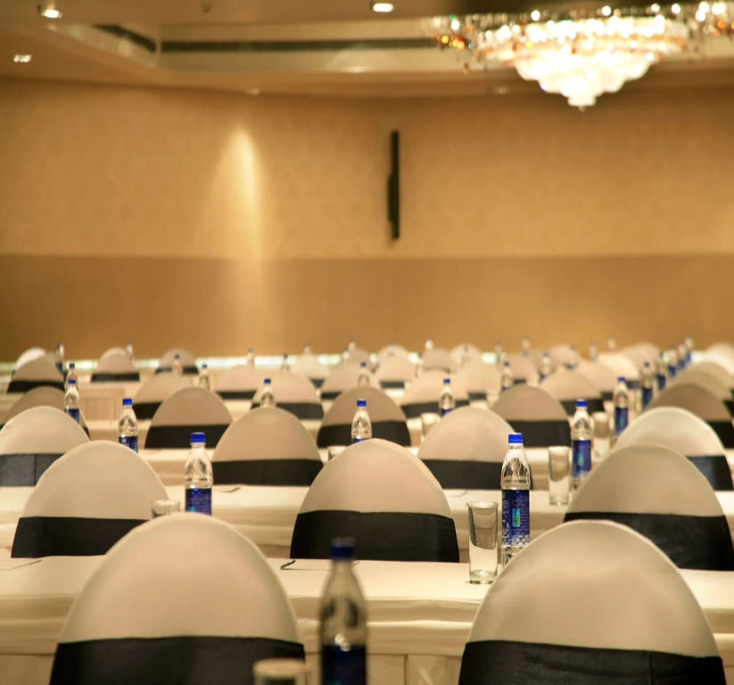 Mahagun Sarovar Portico Suites