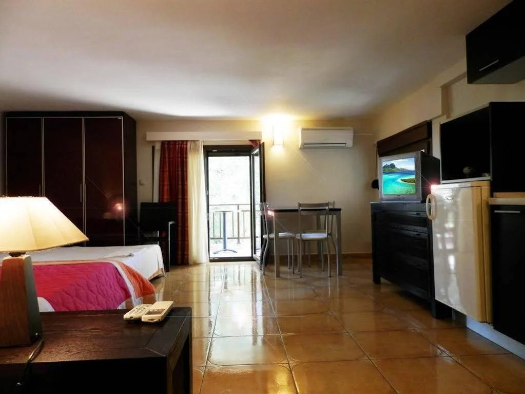 Lefkos Apartments