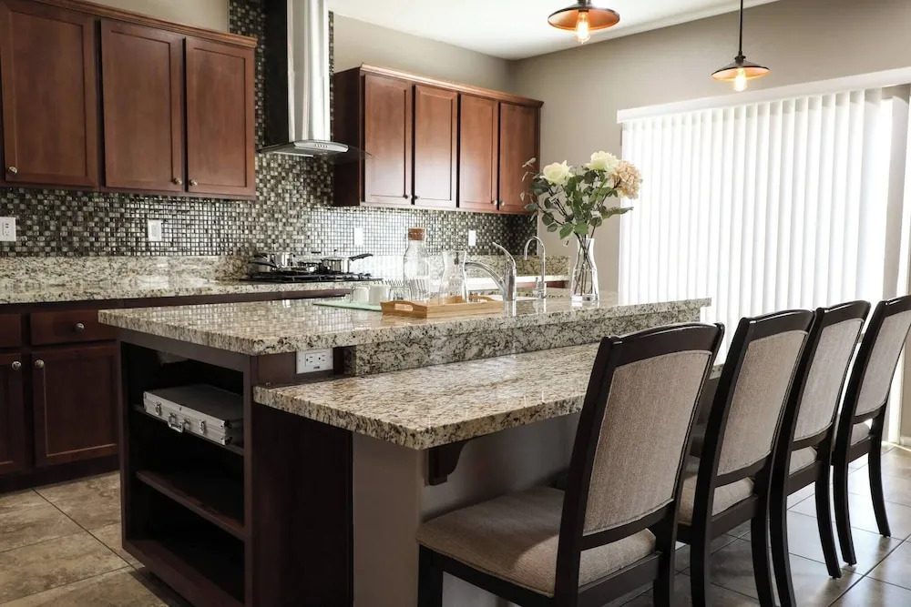 Cheerful 4 Bedroom Entire House Lots Of Open Space