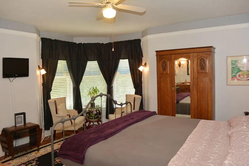 Deer Creek Inn