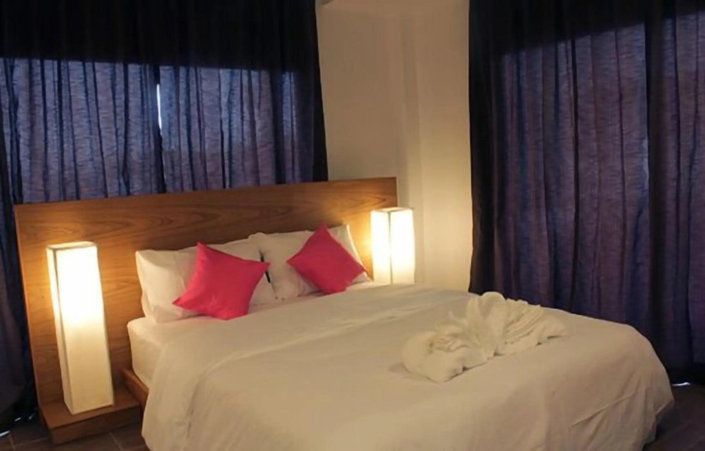 I Room Hotel