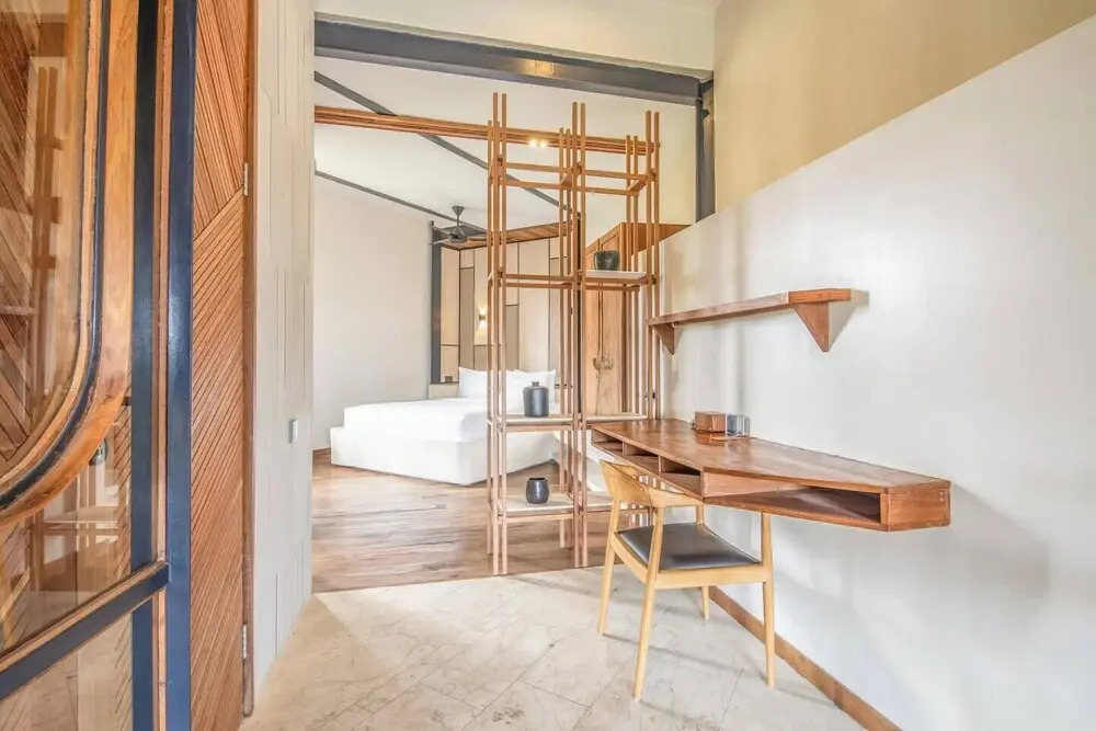 Elegant 1BR Loft With Art Deco Flair, Shared Pool