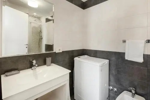 White Flat Termini