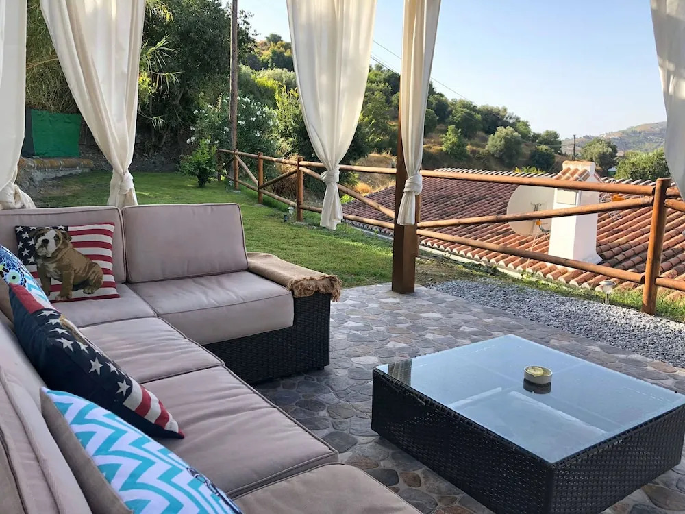 Cozy Cottage in Cómpeta With Private Swimming Pool