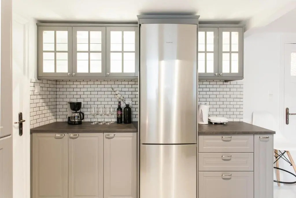 HIGHEND 2BDR Full APT/ IDEAL LOCATION (and Netflix)