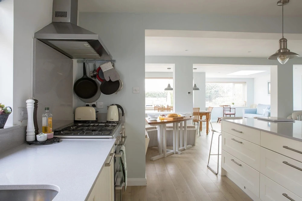 Family Seaside Retreat - 5 minutes to Beach