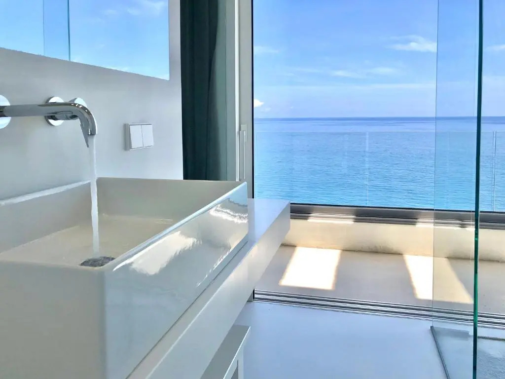 Kuro Beach House