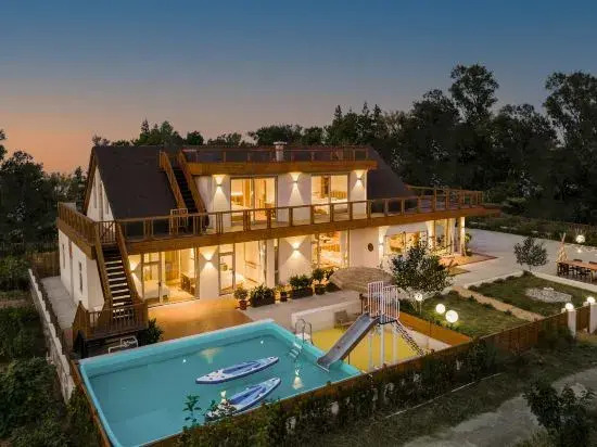 Country Life Lodge