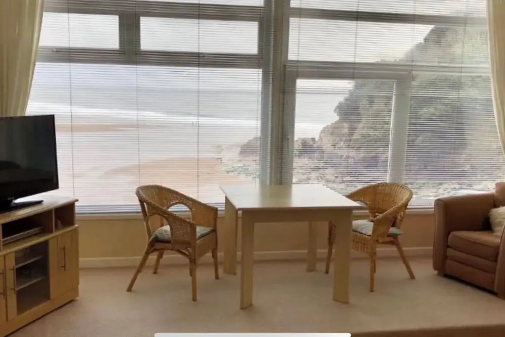 Stunning Beach Front Apartment in Caswell Swansea