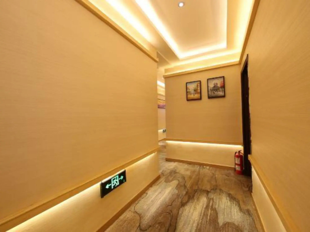 Xinzheng Venice Fashion Hotel (Xinhua Road Zhonghua Road)