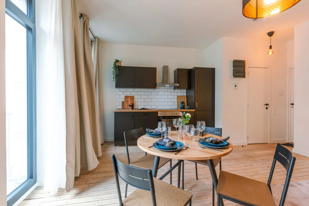 Spacious and warmly furnished apartment