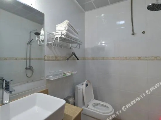 Huangguoshu Family Portrait Hotel