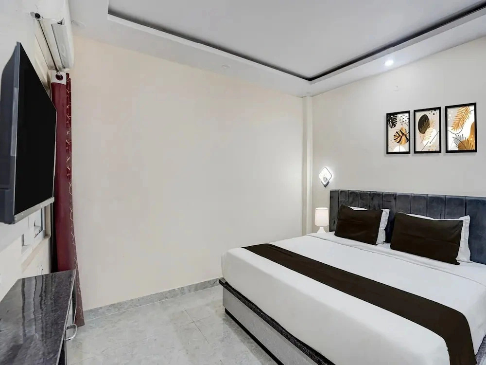 Deluxe OYO IIT BHU Varanasi