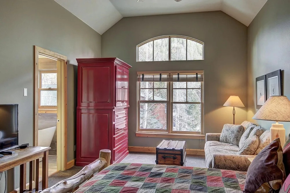 1986 Starfire Townhomes 3 Bedrooms 3 Bathrooms Condo
