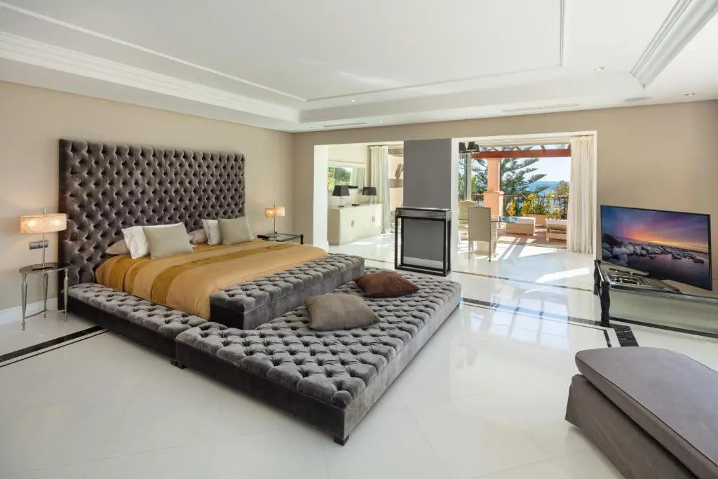 Cubo's Luxury Beach Front Duplex Puerto Banús
