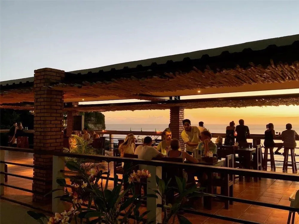 LaBomie Uluwatu