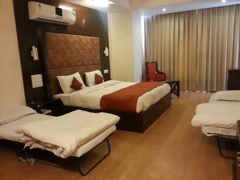 OYO Premium Bani Park