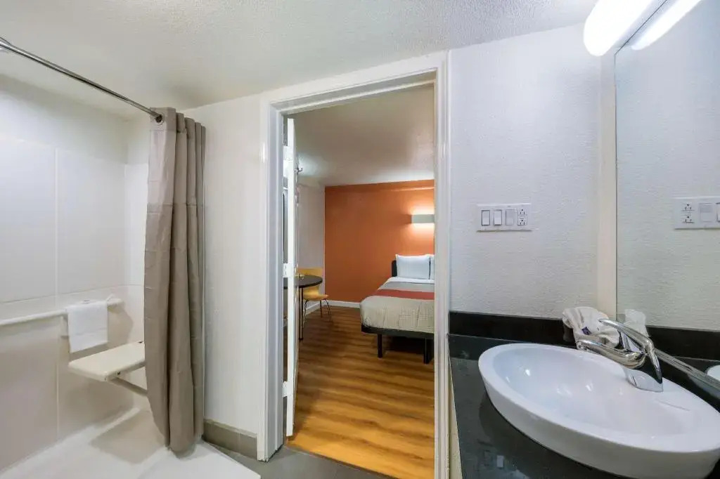 Motel 6-Dallas, TX - Farmers Branch