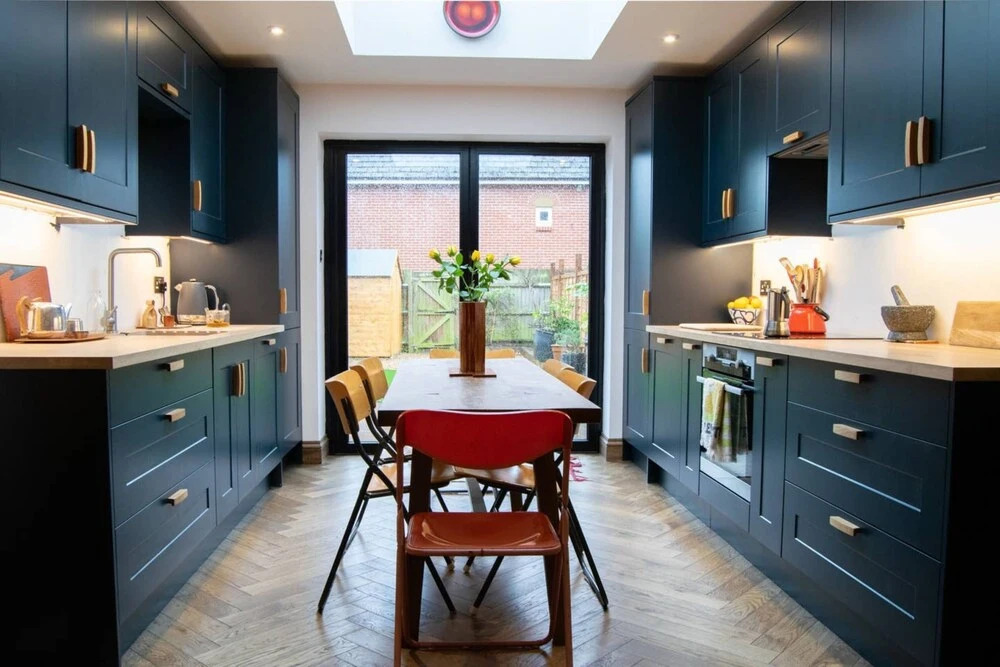 2 Bedroom West London Home With Excellent Connections
