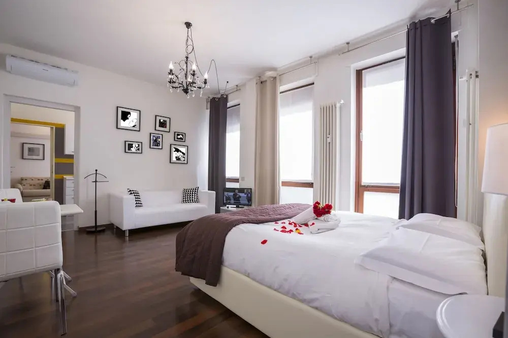 The Square Apartment