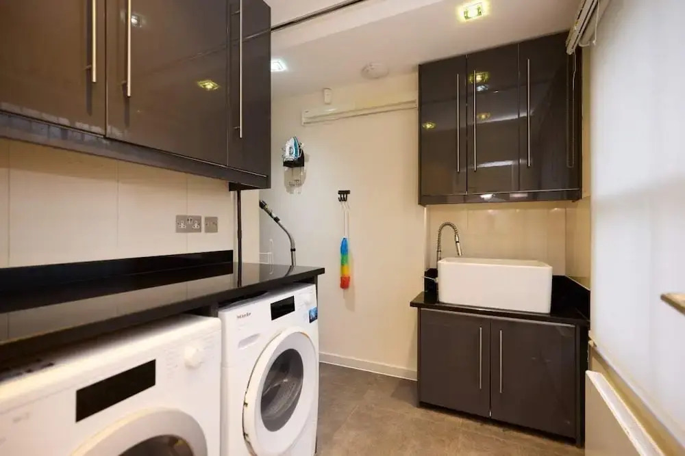 The South Hampstead Hideaway - Stylish 6bdr Home
