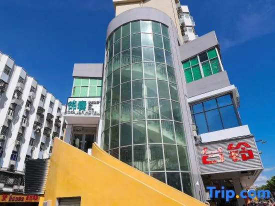 Jinnang E-Sports Pan-Entertainment Hotel (Baoan Daqianli Pingzhou Metro Station Branch)