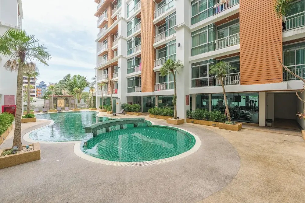950m to Patong Beach Pool&Gym C211