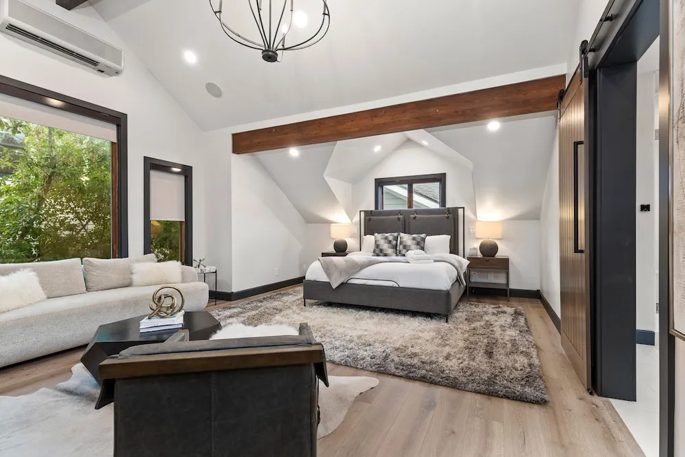909 Park Ave 5 Bedroom Home by RedAwning