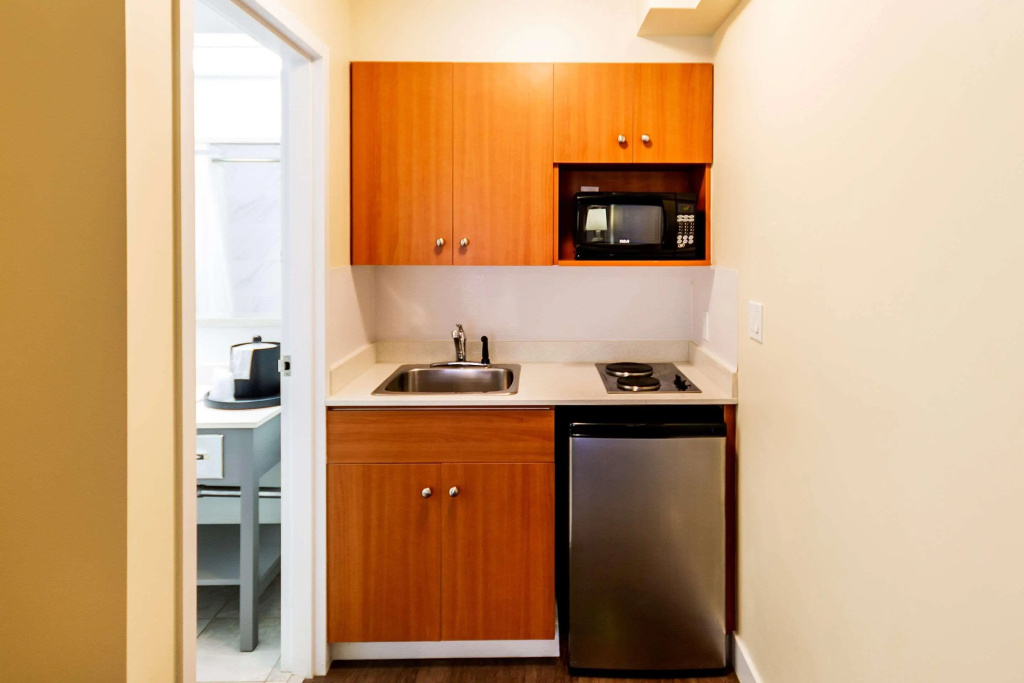 Econo Lodge Inn & Suites Calgary - University