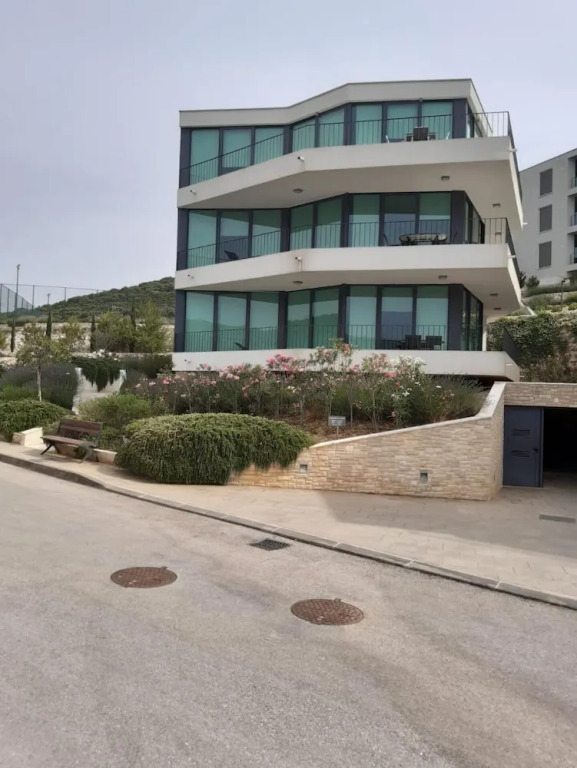 White Cloud Apartments